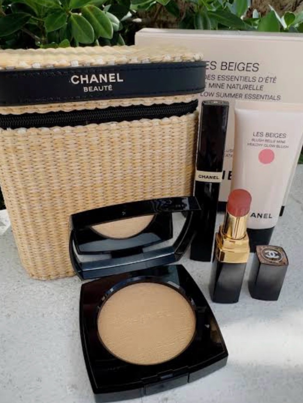 CHANEL Les Beiges Makeup Set & Bag